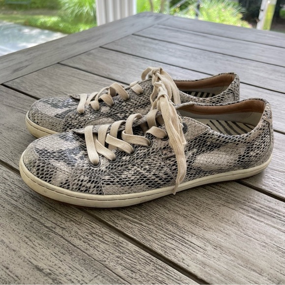 Taos Onwards Lace Up Snakeskin Pattern Leather Sneakers Women Size 9.5 - Picture 2 of 8